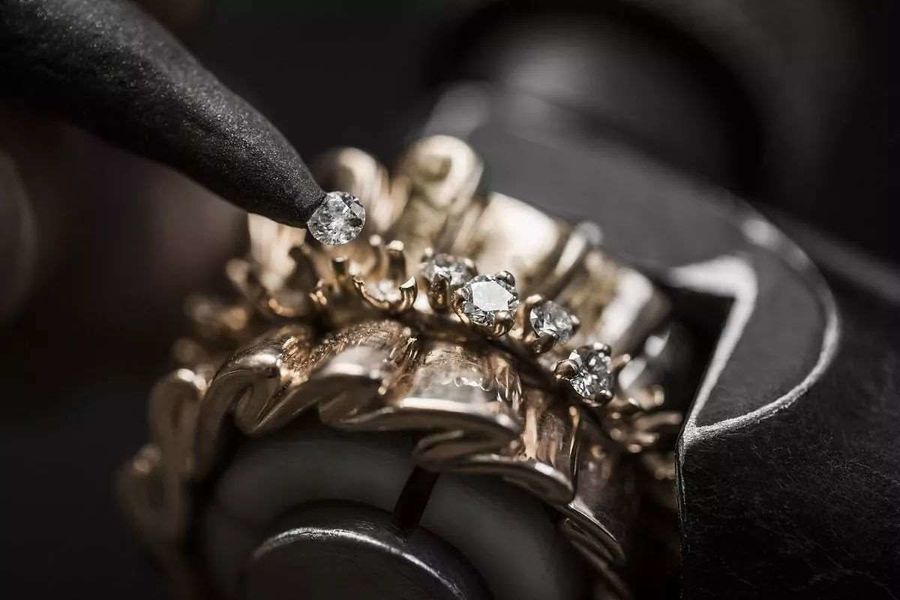 China Fmous jewelry Limited Company 