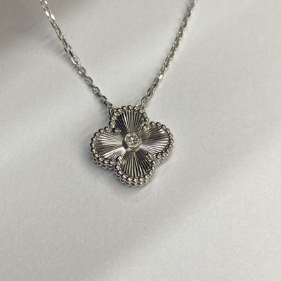 Massivgold 18k Gold Halskette 16,8 Zoll 0,05 Karat Diamant Anhänger Halskette