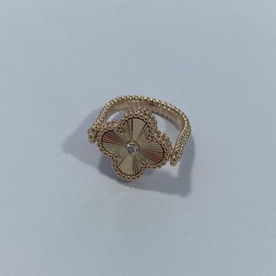 Fake For New Van Cleef & Arpels Vintage Alhambra Carnelian 18K Rose Gold Guilloché Diamond Reversible Ring VCARP7U500