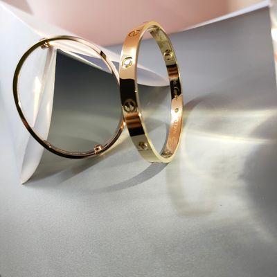 เครื่องประดับ Custom Made 18K Gold Bracelets Cartier Love Bracelet 0.4 คารา