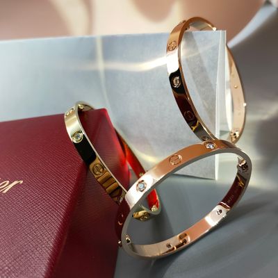 เครื่องประดับ Custom Made 18K Gold Bracelets Cartier Love Bracelet 0.4 คารา