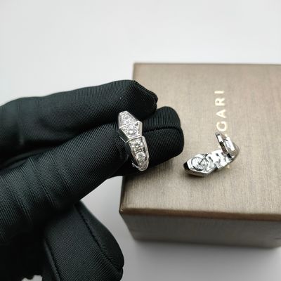 Белые золотые серьги 18 кл. Золотые серьги 18 кл.