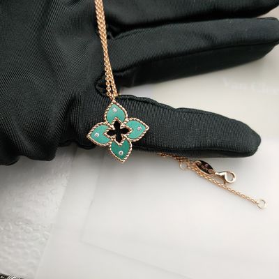 طلای واقعی 18 کیلوگرم در گوشواره و گردنبند با یاقوت طبیعی